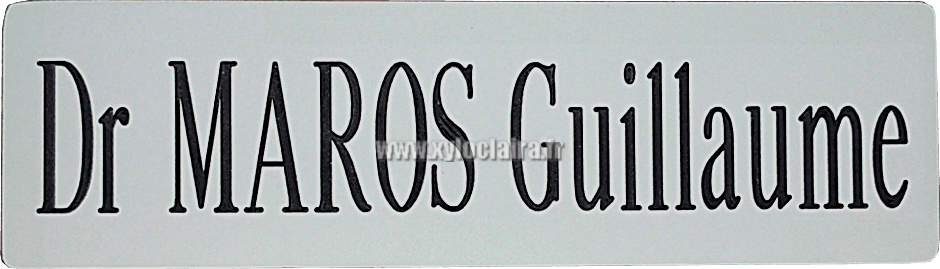 Réf : 18984 Gravoply ultra en mat - 110x32mm - 1 ligne - Dr NOM Prénom