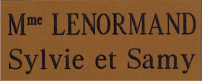 Réf : 17927 Gravoglas 2 plex brillant - 2 lignes - Mme NOM